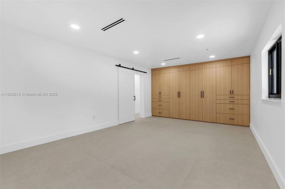 Vendido Recientemente: $779,999 (3 camas, 2 baños, 1886 Pies cuadrados)