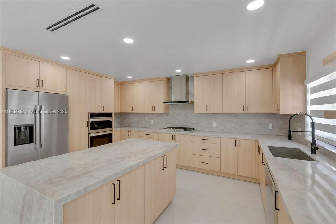 Vendido Recientemente: $779,999 (3 camas, 2 baños, 1886 Pies cuadrados)