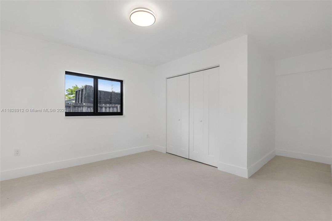 Vendido Recientemente: $779,999 (3 camas, 2 baños, 1886 Pies cuadrados)