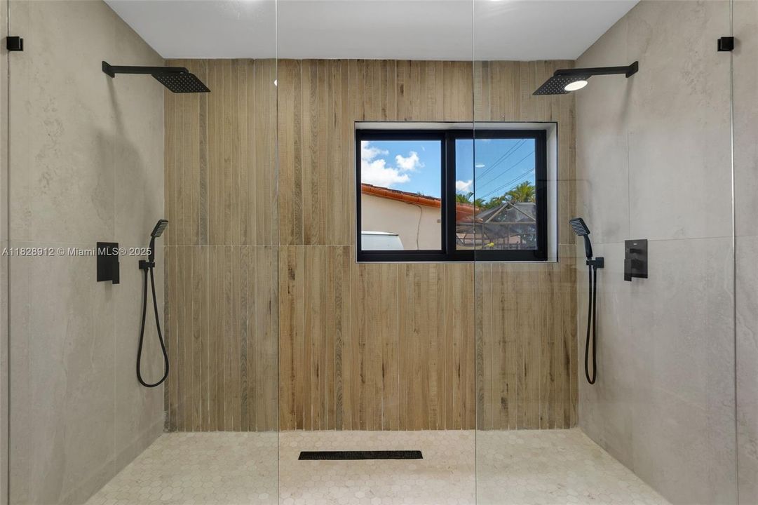 Vendido Recientemente: $779,999 (3 camas, 2 baños, 1886 Pies cuadrados)