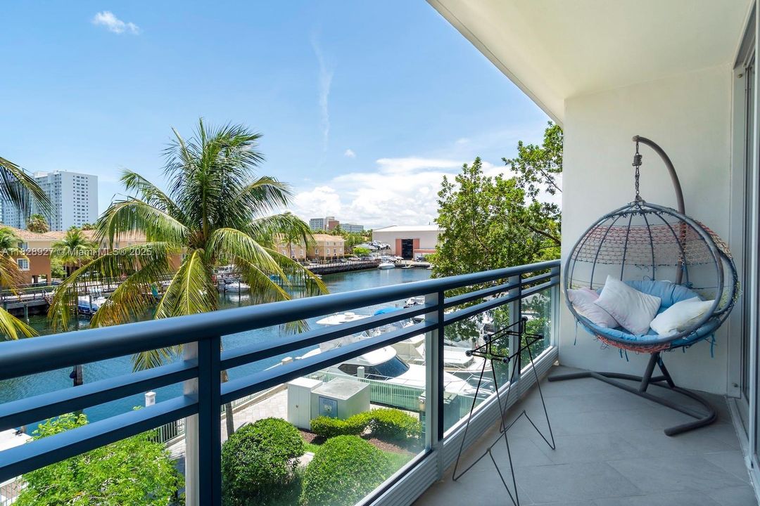 最近售出: $1,170,000 (3 贝兹, 3 浴室, 1809 平方英尺)