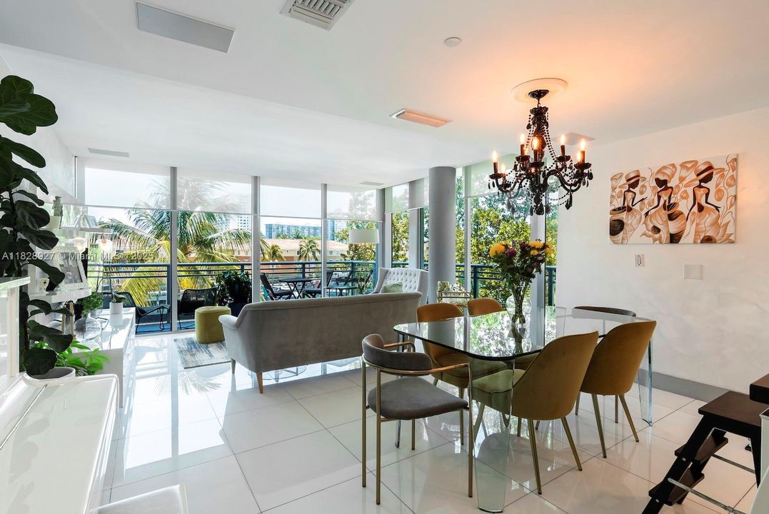 最近售出: $1,170,000 (3 贝兹, 3 浴室, 1809 平方英尺)