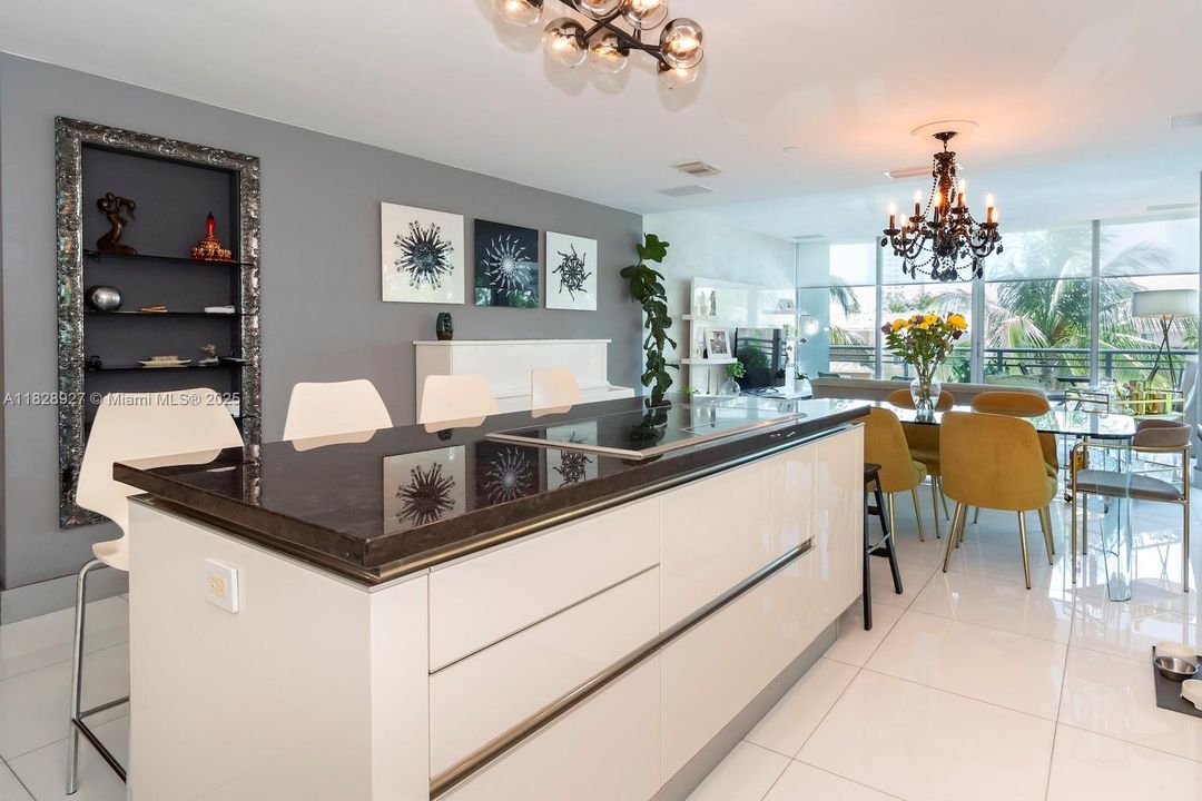 最近售出: $1,170,000 (3 贝兹, 3 浴室, 1809 平方英尺)