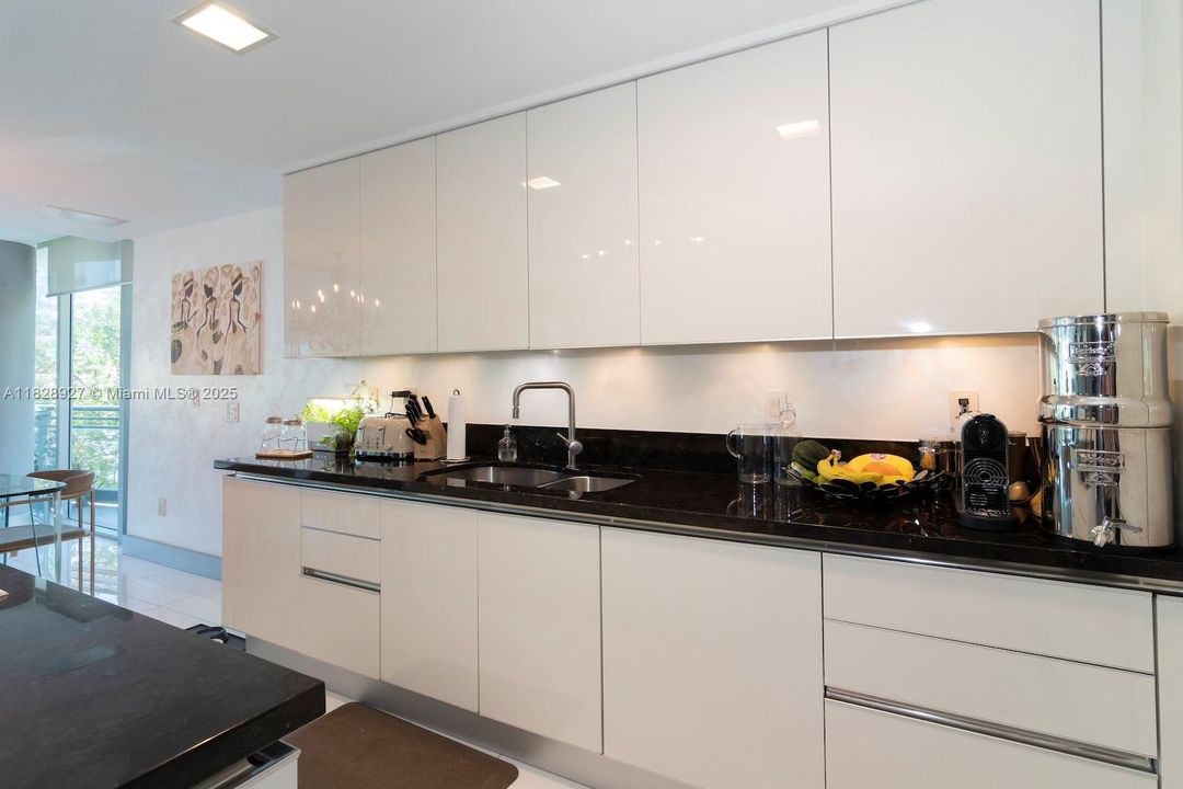 最近售出: $1,170,000 (3 贝兹, 3 浴室, 1809 平方英尺)