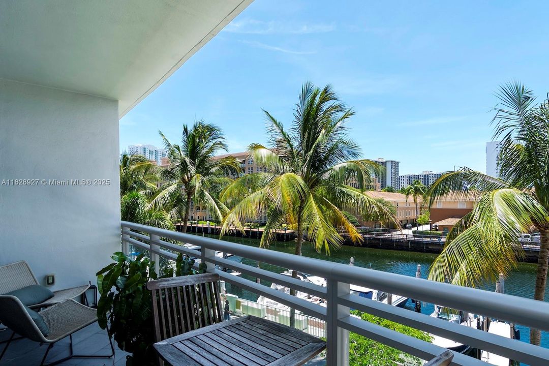 最近售出: $1,170,000 (3 贝兹, 3 浴室, 1809 平方英尺)