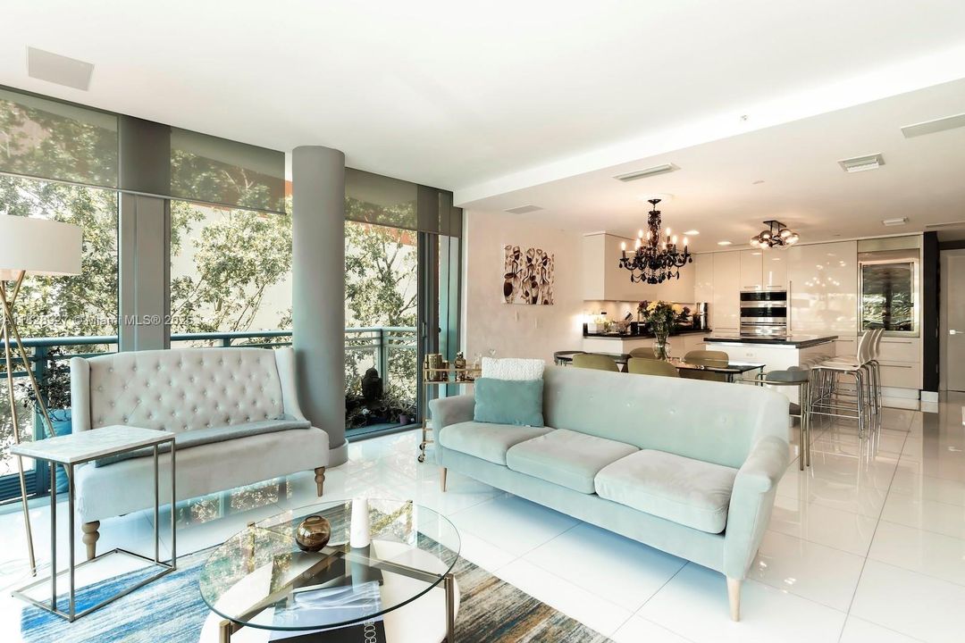 最近售出: $1,170,000 (3 贝兹, 3 浴室, 1809 平方英尺)