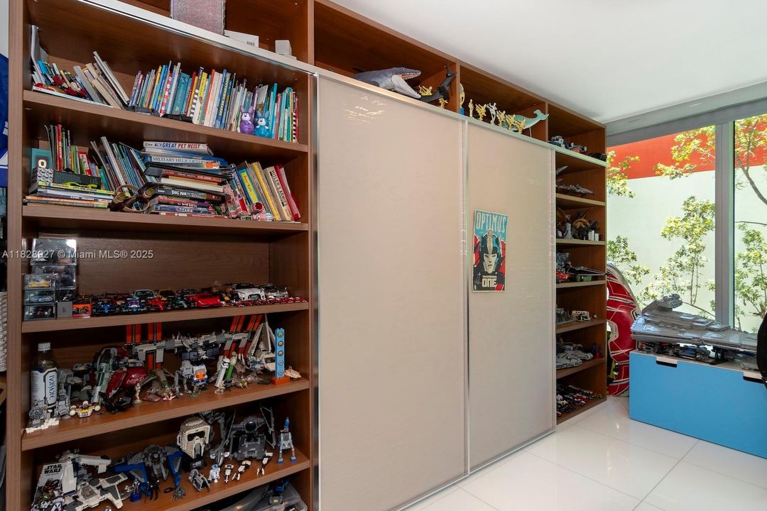 最近售出: $1,170,000 (3 贝兹, 3 浴室, 1809 平方英尺)