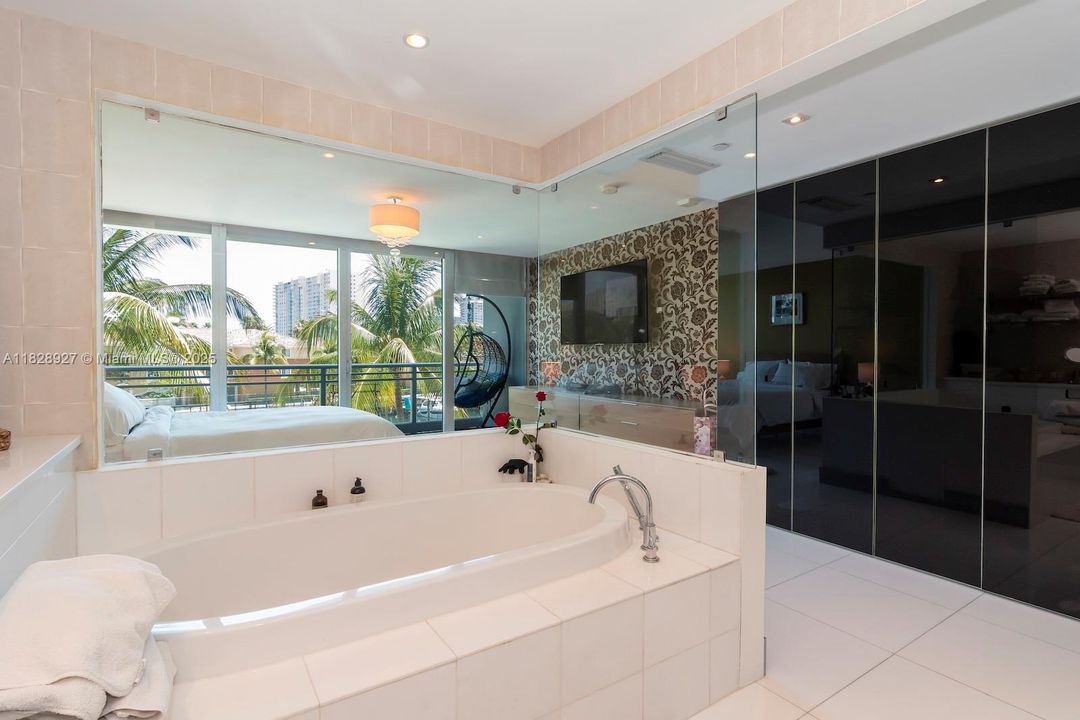 最近售出: $1,170,000 (3 贝兹, 3 浴室, 1809 平方英尺)