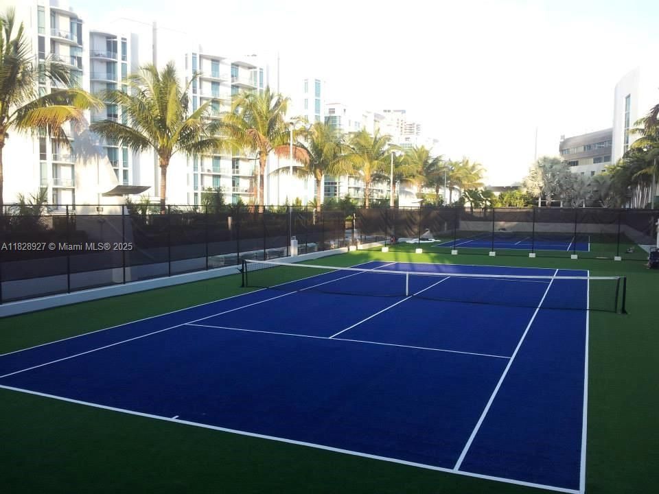 最近售出: $1,170,000 (3 贝兹, 3 浴室, 1809 平方英尺)