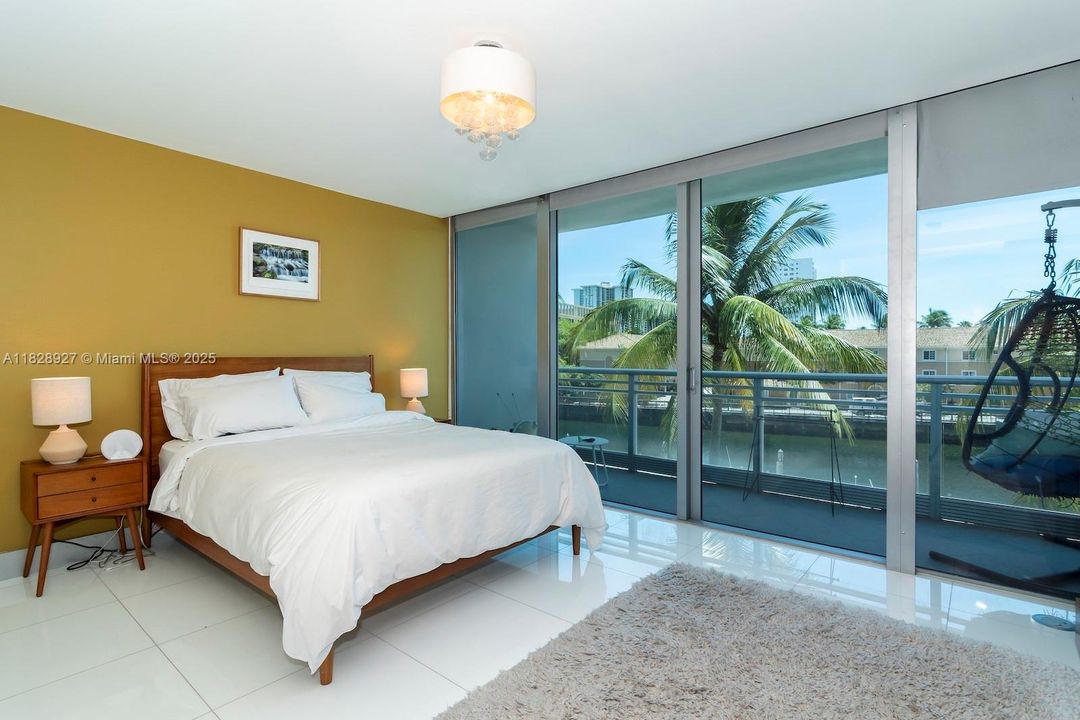 最近售出: $1,170,000 (3 贝兹, 3 浴室, 1809 平方英尺)