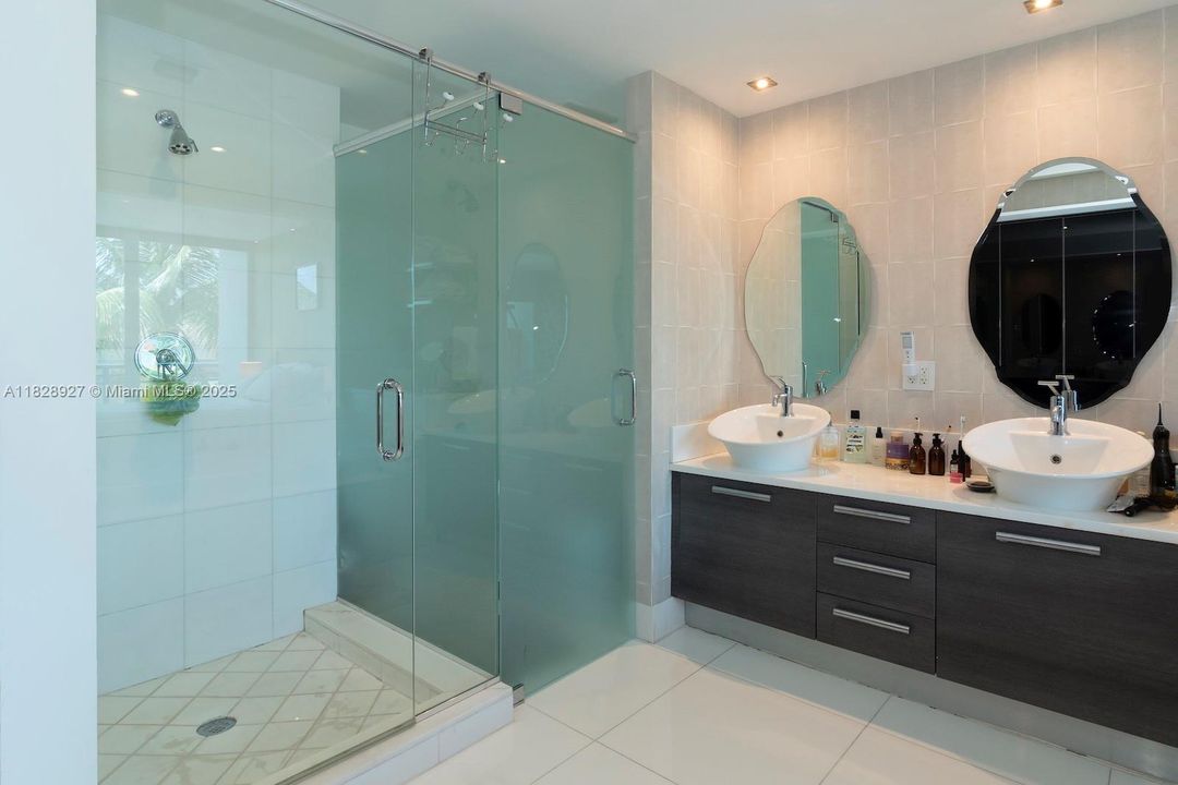 最近售出: $1,170,000 (3 贝兹, 3 浴室, 1809 平方英尺)