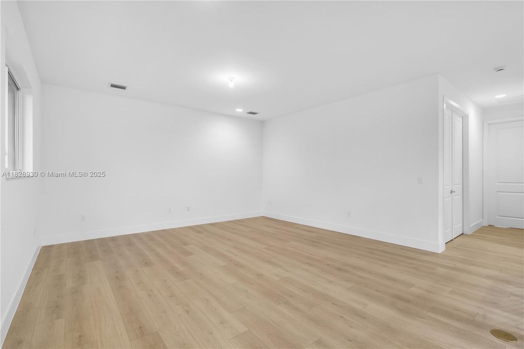 На продажу: $2,500,000 (6 спален, 5 ванн, 5918 Квадратных фут)