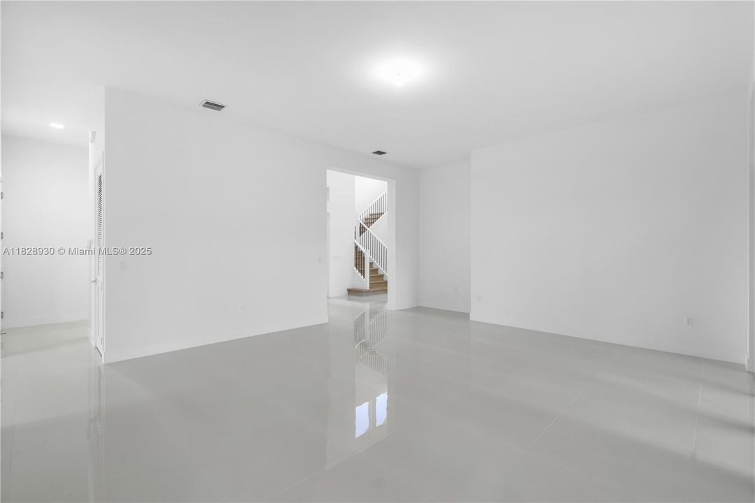 На продажу: $2,500,000 (6 спален, 5 ванн, 5918 Квадратных фут)