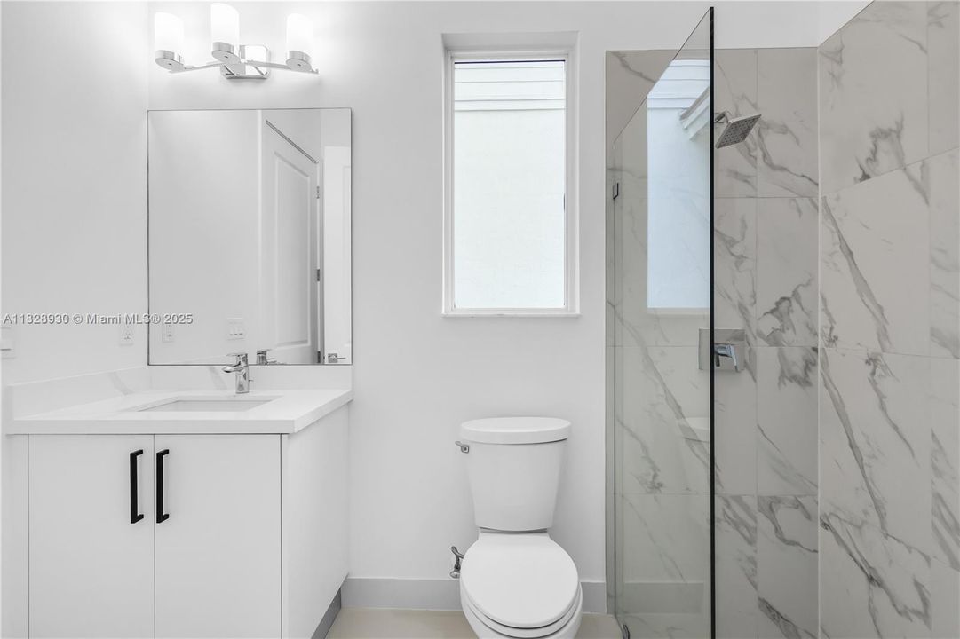 На продажу: $2,500,000 (6 спален, 5 ванн, 5918 Квадратных фут)