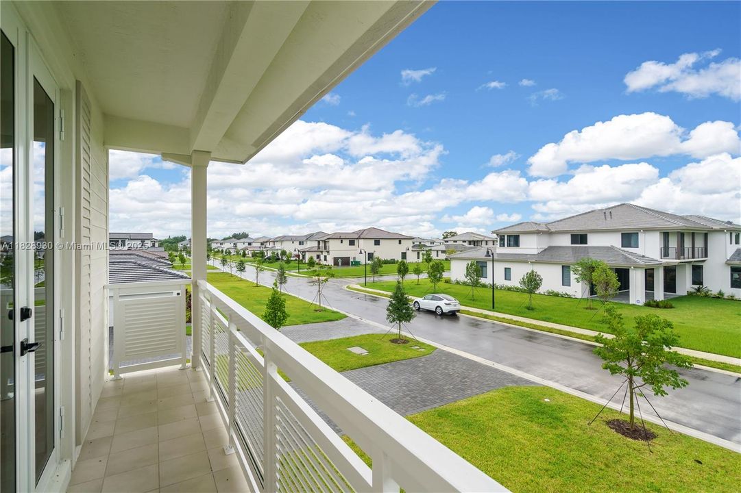 На продажу: $2,500,000 (6 спален, 5 ванн, 5918 Квадратных фут)