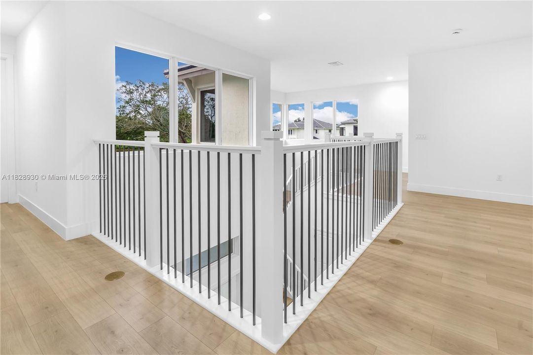 На продажу: $2,500,000 (6 спален, 5 ванн, 5918 Квадратных фут)