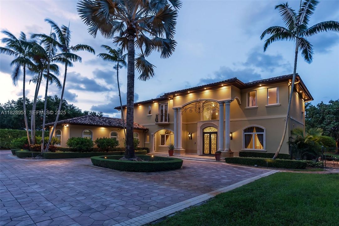 For Sale: $7,700,000 (6 beds, 7 baths, 7400 Square Feet)