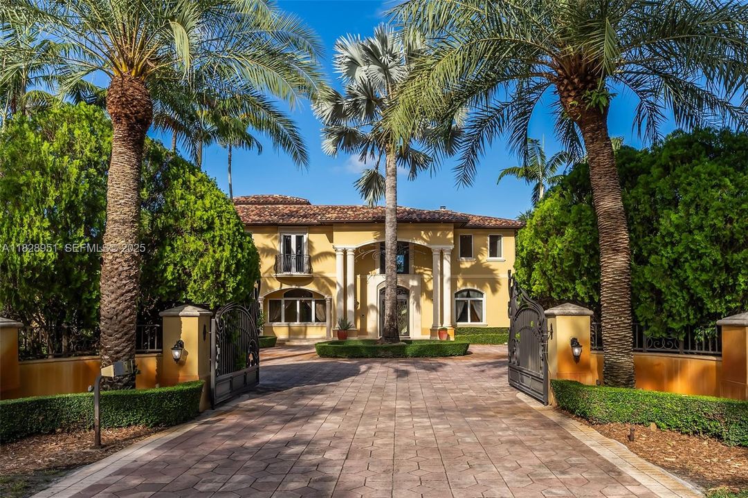 For Sale: $7,700,000 (6 beds, 7 baths, 7400 Square Feet)
