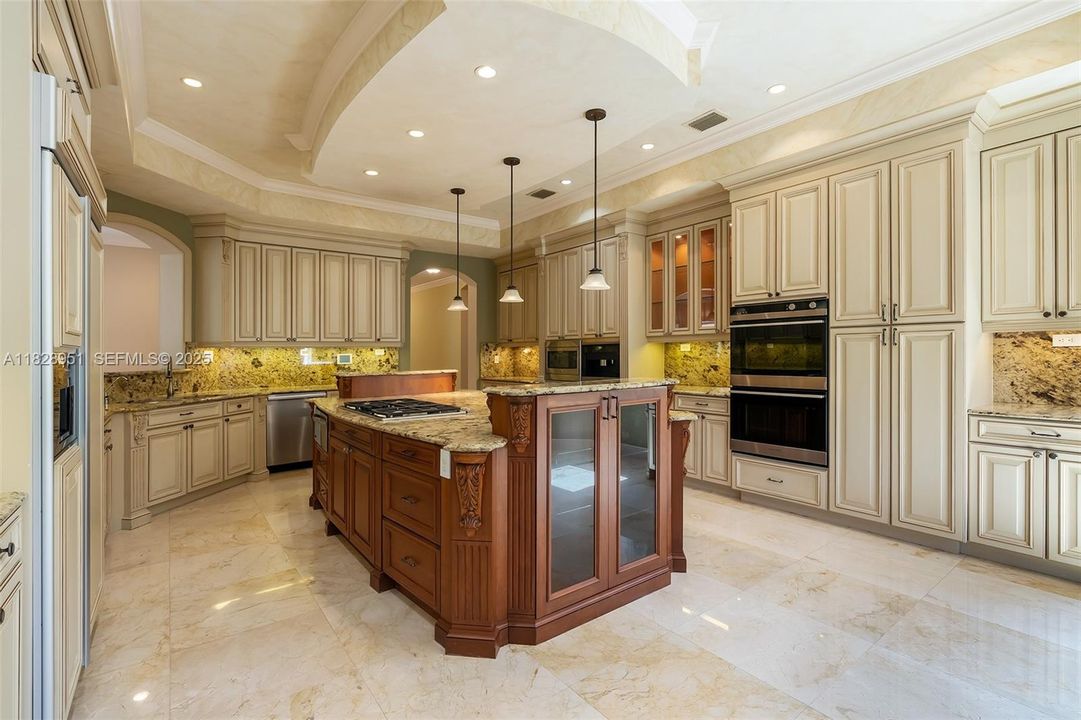 For Sale: $7,700,000 (6 beds, 7 baths, 7400 Square Feet)