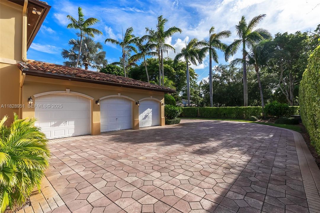 For Sale: $7,700,000 (6 beds, 7 baths, 7400 Square Feet)