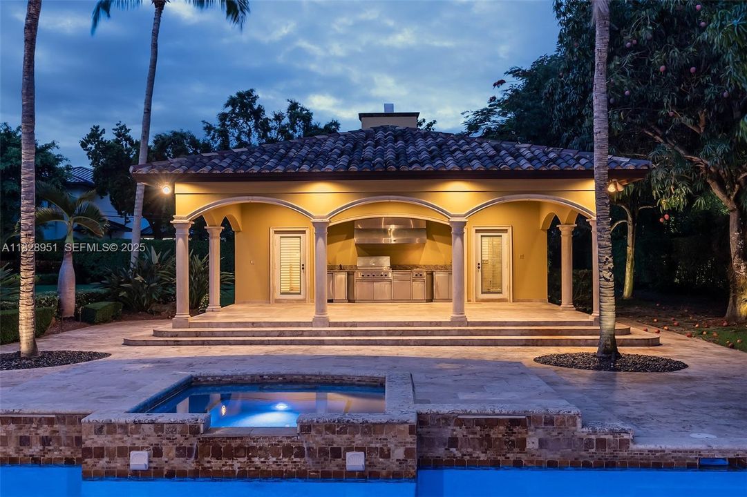 For Sale: $7,700,000 (6 beds, 7 baths, 7400 Square Feet)