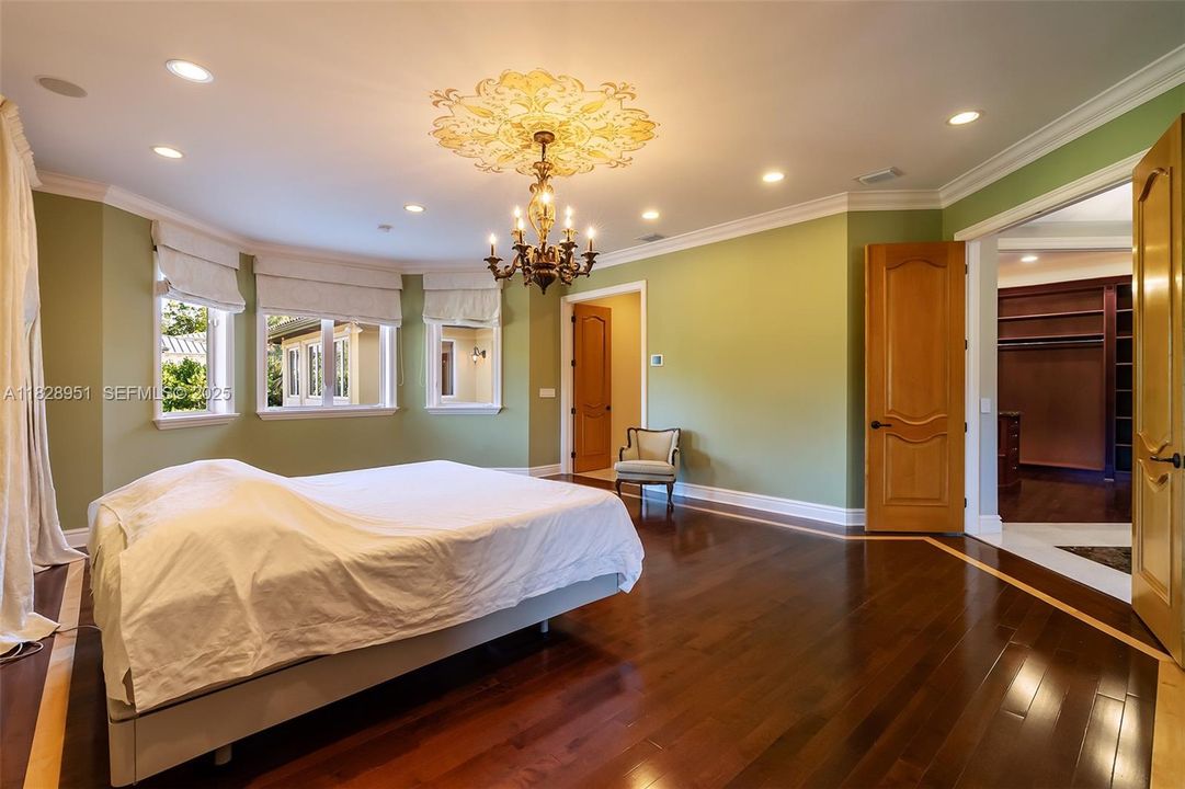 For Sale: $7,700,000 (6 beds, 7 baths, 7400 Square Feet)