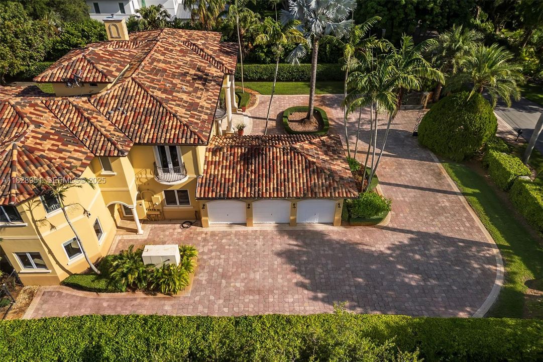 For Sale: $7,700,000 (6 beds, 7 baths, 7400 Square Feet)