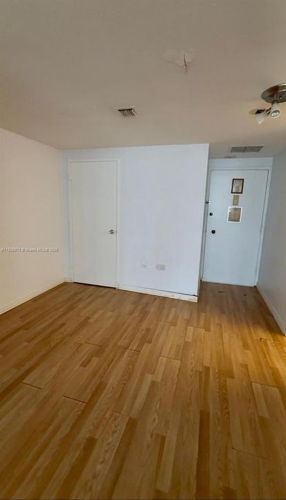 最近售出: $250,000 (0 贝兹, 1 浴室, 580 平方英尺)