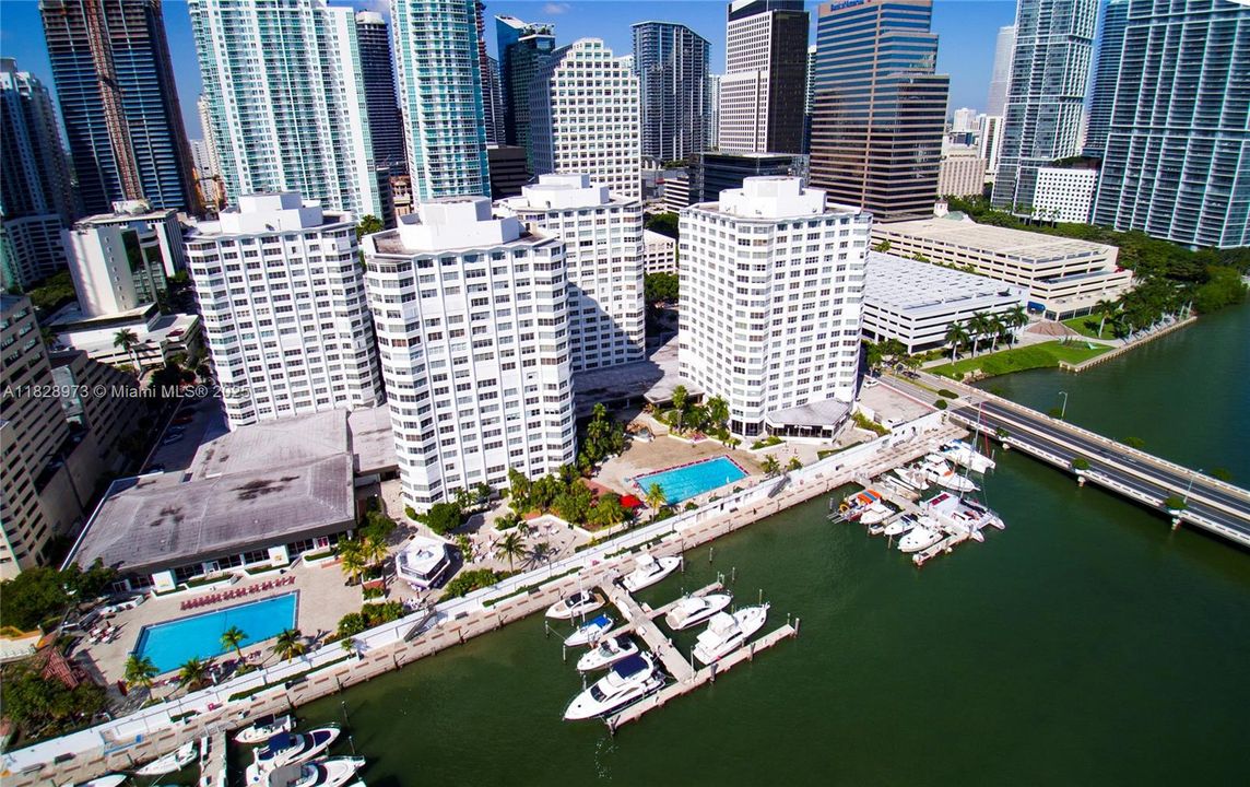 最近售出: $250,000 (0 贝兹, 1 浴室, 580 平方英尺)