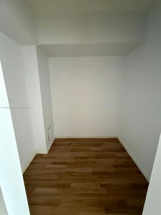 最近售出: $250,000 (0 贝兹, 1 浴室, 580 平方英尺)