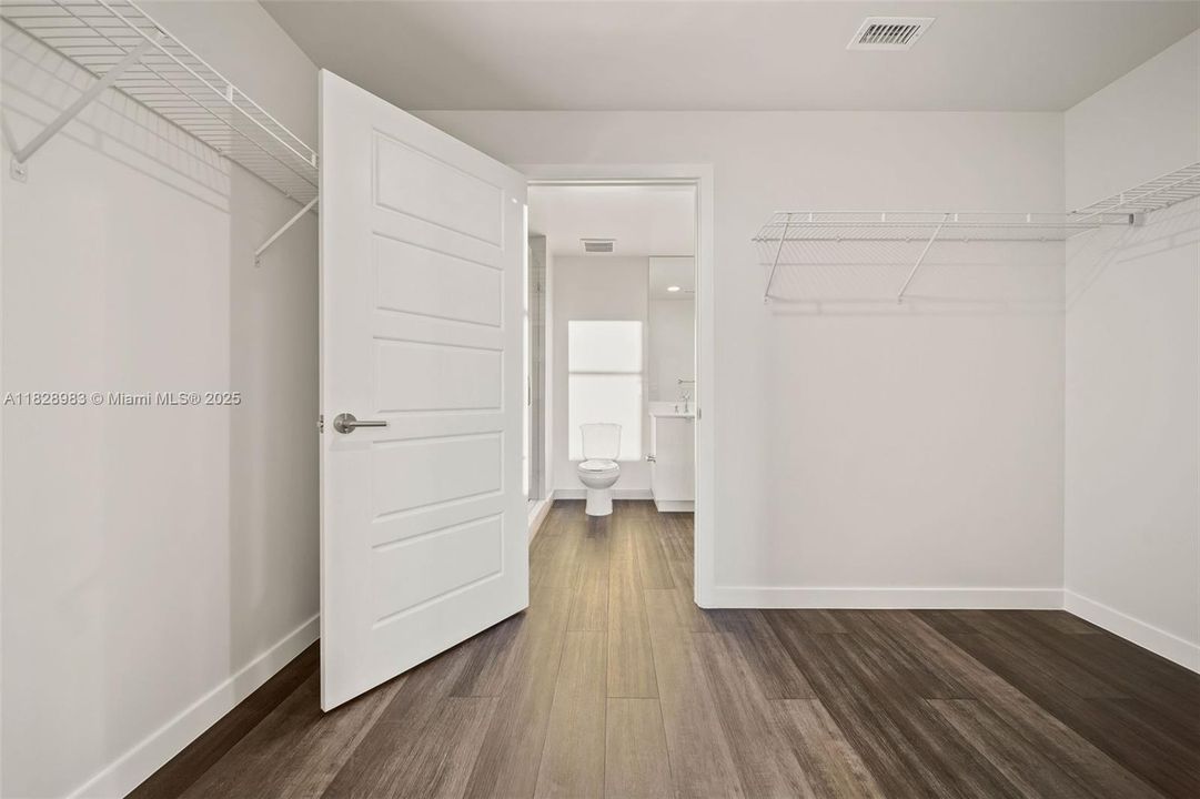 Recently Rented: $3,461 (2 beds, 2 baths, 1212 Square Feet)