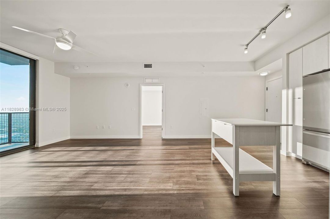 Recently Rented: $3,461 (2 beds, 2 baths, 1212 Square Feet)