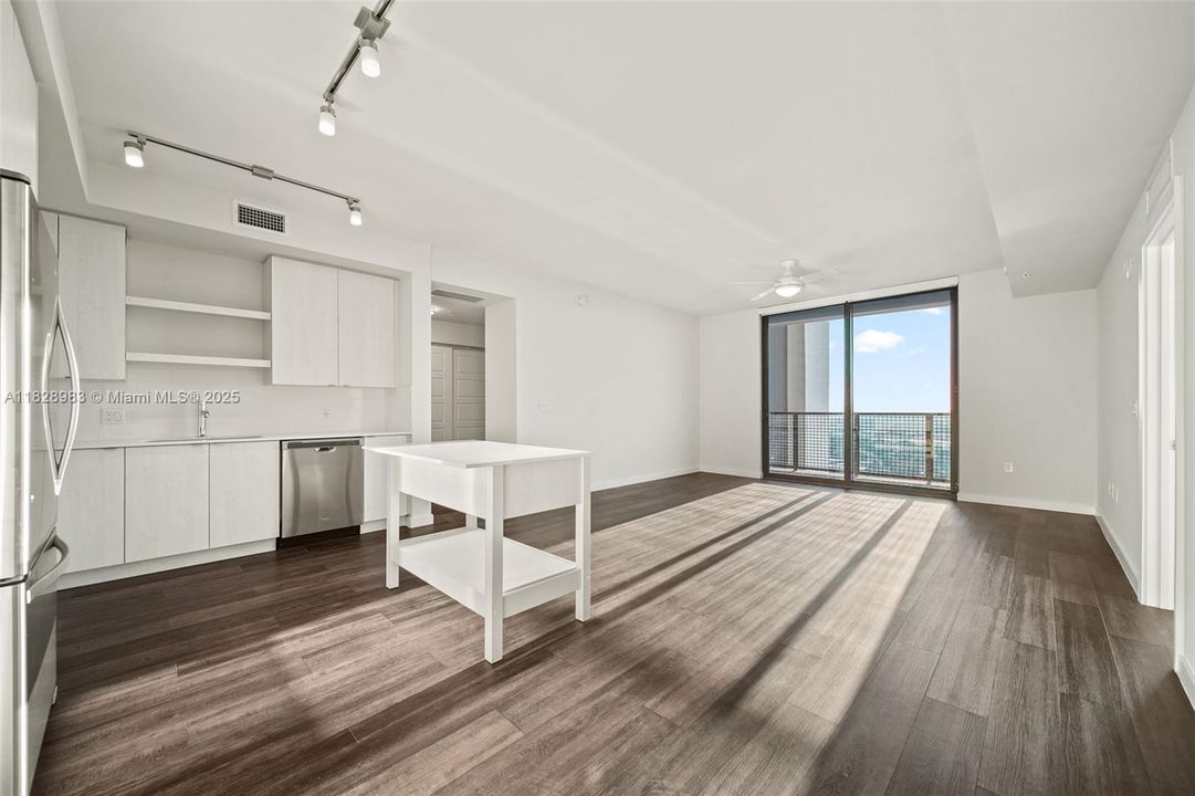 Recently Rented: $3,461 (2 beds, 2 baths, 1212 Square Feet)