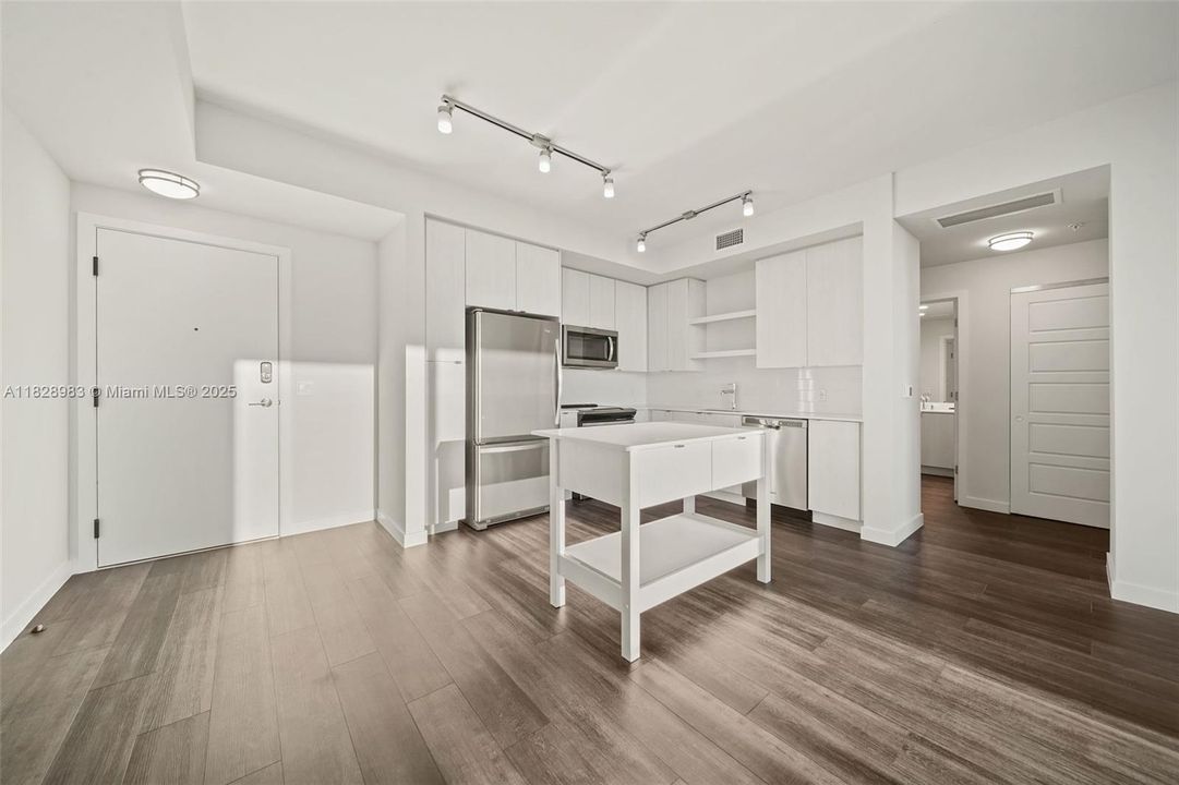 Recently Rented: $3,461 (2 beds, 2 baths, 1212 Square Feet)