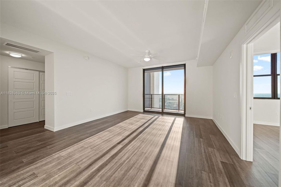 Recently Rented: $3,461 (2 beds, 2 baths, 1212 Square Feet)