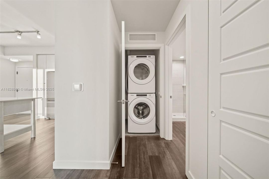 Recently Rented: $3,461 (2 beds, 2 baths, 1212 Square Feet)