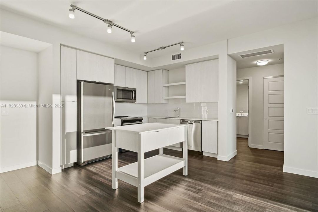 Recently Rented: $3,461 (2 beds, 2 baths, 1212 Square Feet)