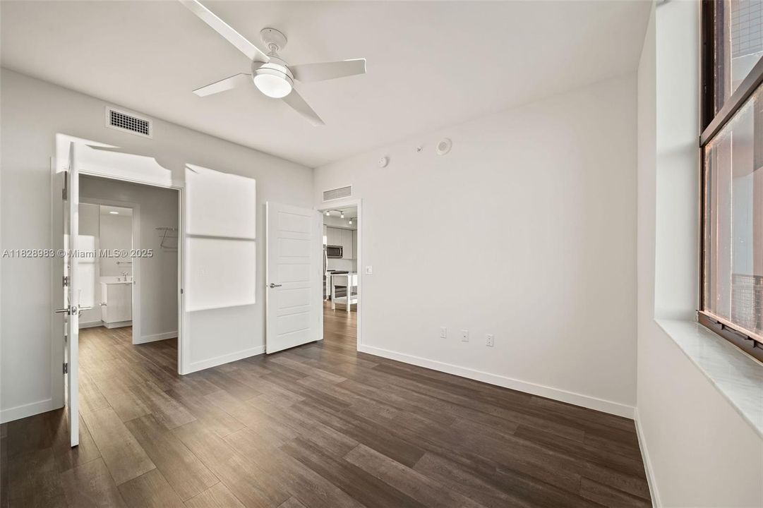 Recently Rented: $3,461 (2 beds, 2 baths, 1212 Square Feet)