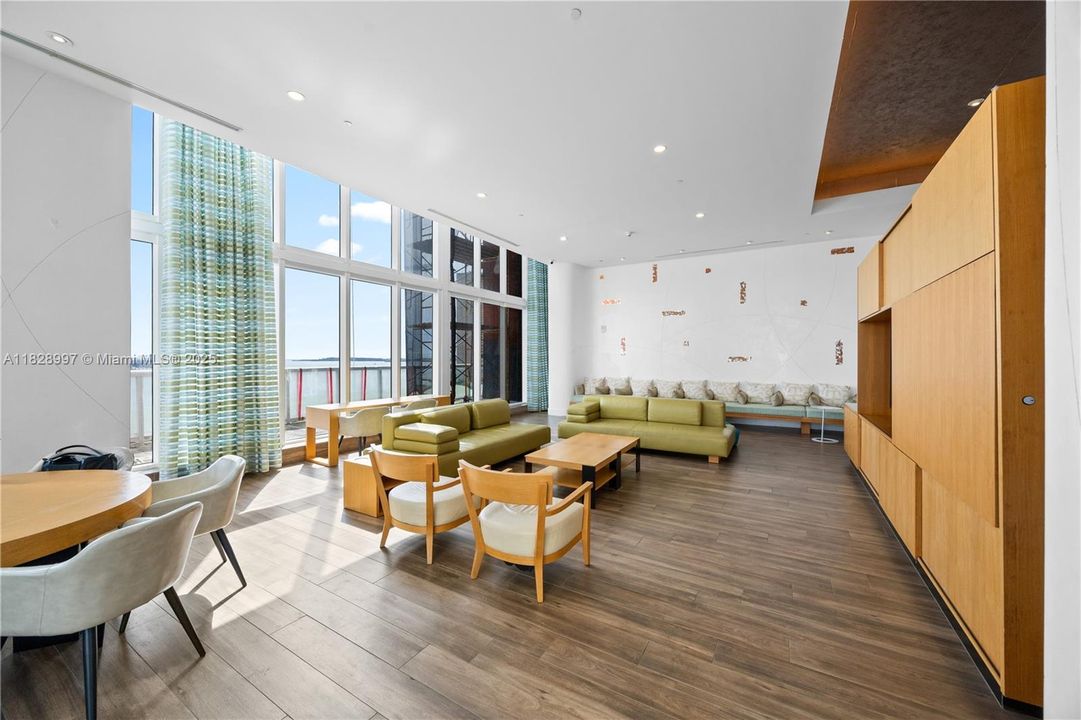 En Venta: $840,000 (2 camas, 2 baños, 1322 Pies cuadrados)