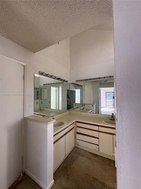 For Sale: $239,900 (3 beds, 2 baths, 1336 Square Feet)