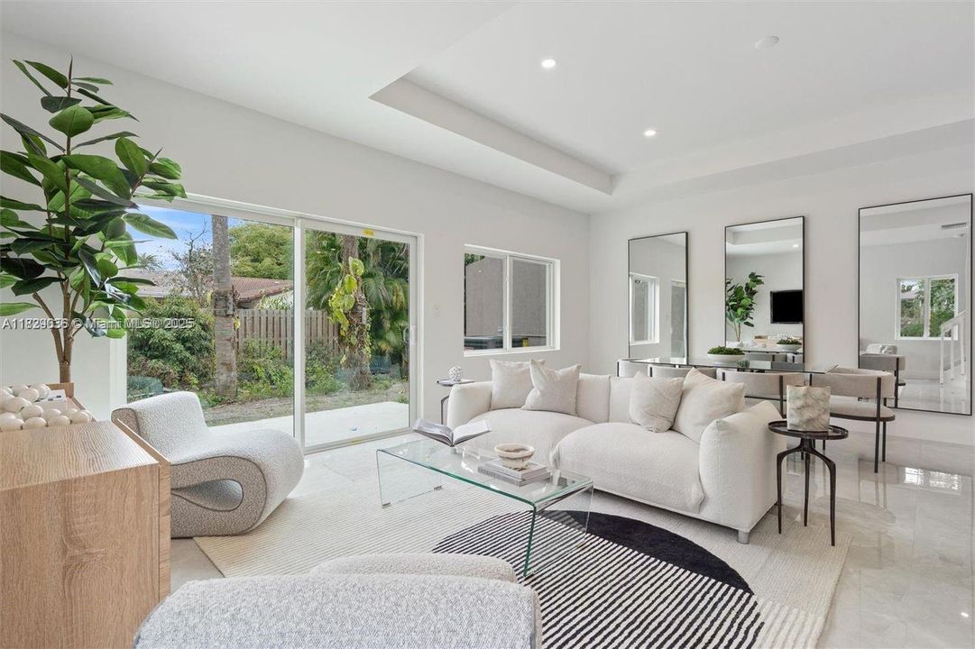 合同活跃: $698,100 (3 贝兹, 2 浴室, 1633 平方英尺)