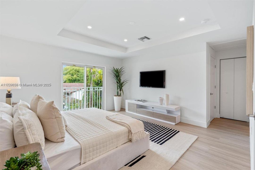 合同活跃: $698,100 (3 贝兹, 2 浴室, 1633 平方英尺)