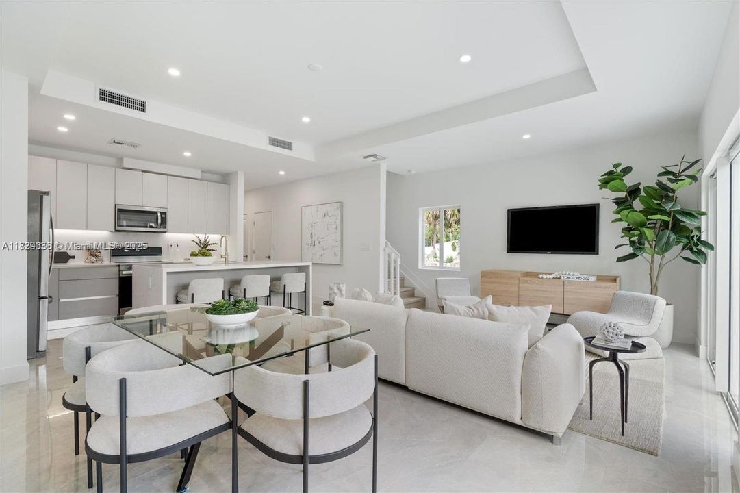 合同活跃: $698,100 (3 贝兹, 2 浴室, 1633 平方英尺)