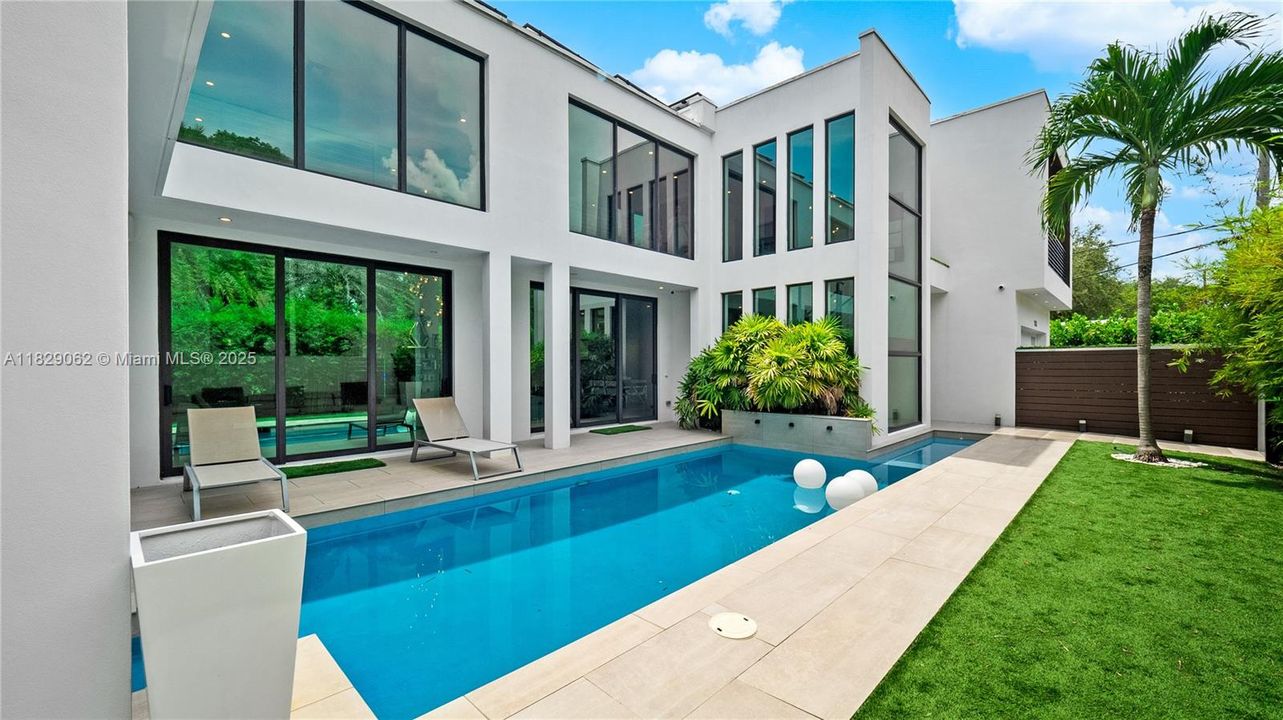 На продажу: $3,950,000 (4 спален, 4 ванн, 3734 Квадратных фут)
