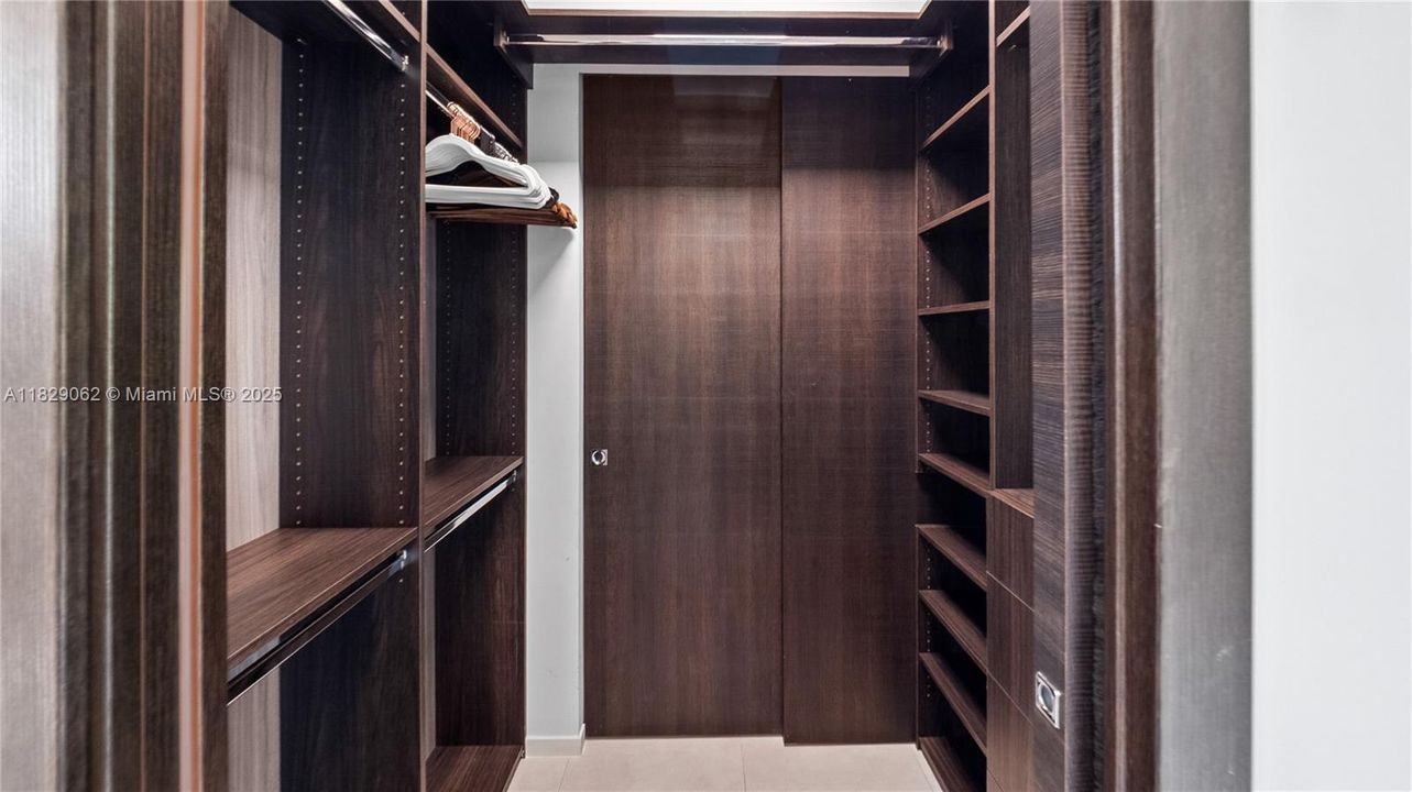 На продажу: $3,950,000 (4 спален, 4 ванн, 3734 Квадратных фут)