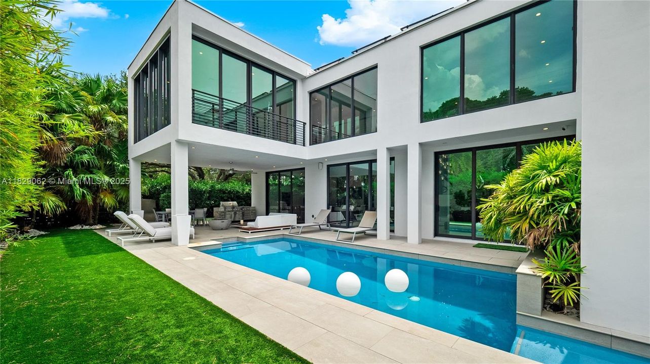 На продажу: $3,950,000 (4 спален, 4 ванн, 3734 Квадратных фут)