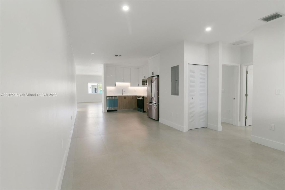 最近租的: $3,800 (3 贝兹, 2 浴室, 1675 平方英尺)