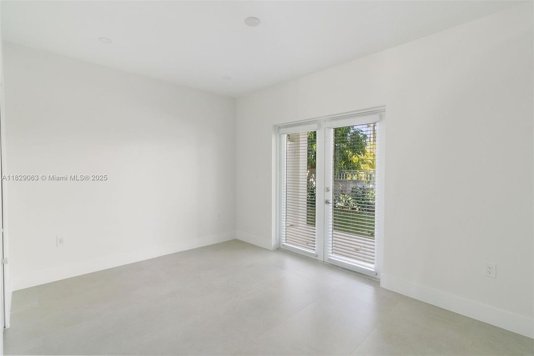 最近租的: $3,800 (3 贝兹, 2 浴室, 1675 平方英尺)