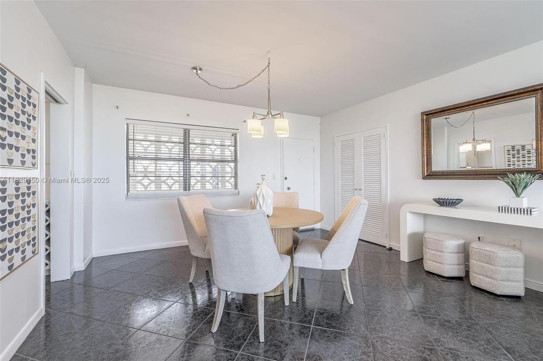 На продажу: $540,000 (2 спален, 2 ванн, 1105 Квадратных фут)