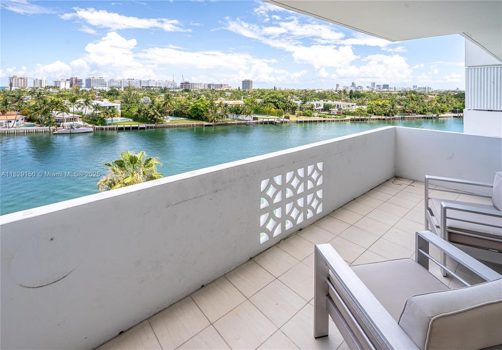 На продажу: $540,000 (2 спален, 2 ванн, 1105 Квадратных фут)